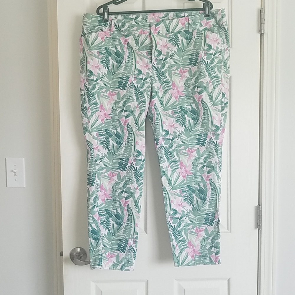 Tropical Print Ankle Pants